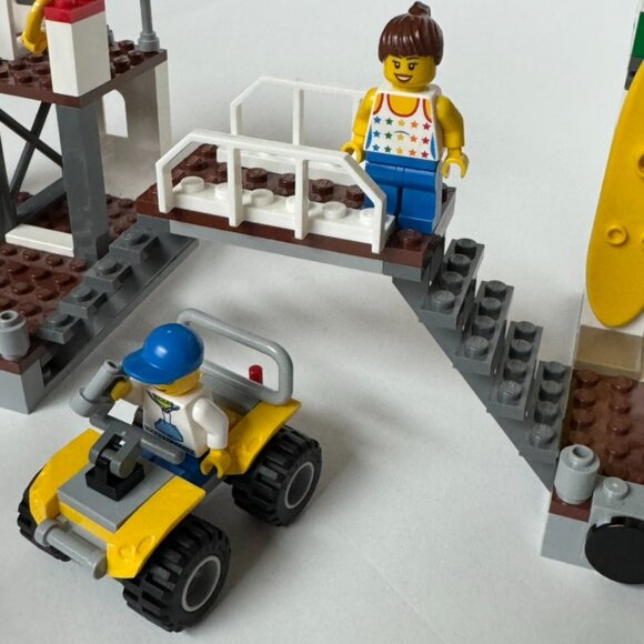 Lego 4644 Marina City Town Harbor Beach Surf Boat Cafe Complete except sticker - Picture 5 of 14
